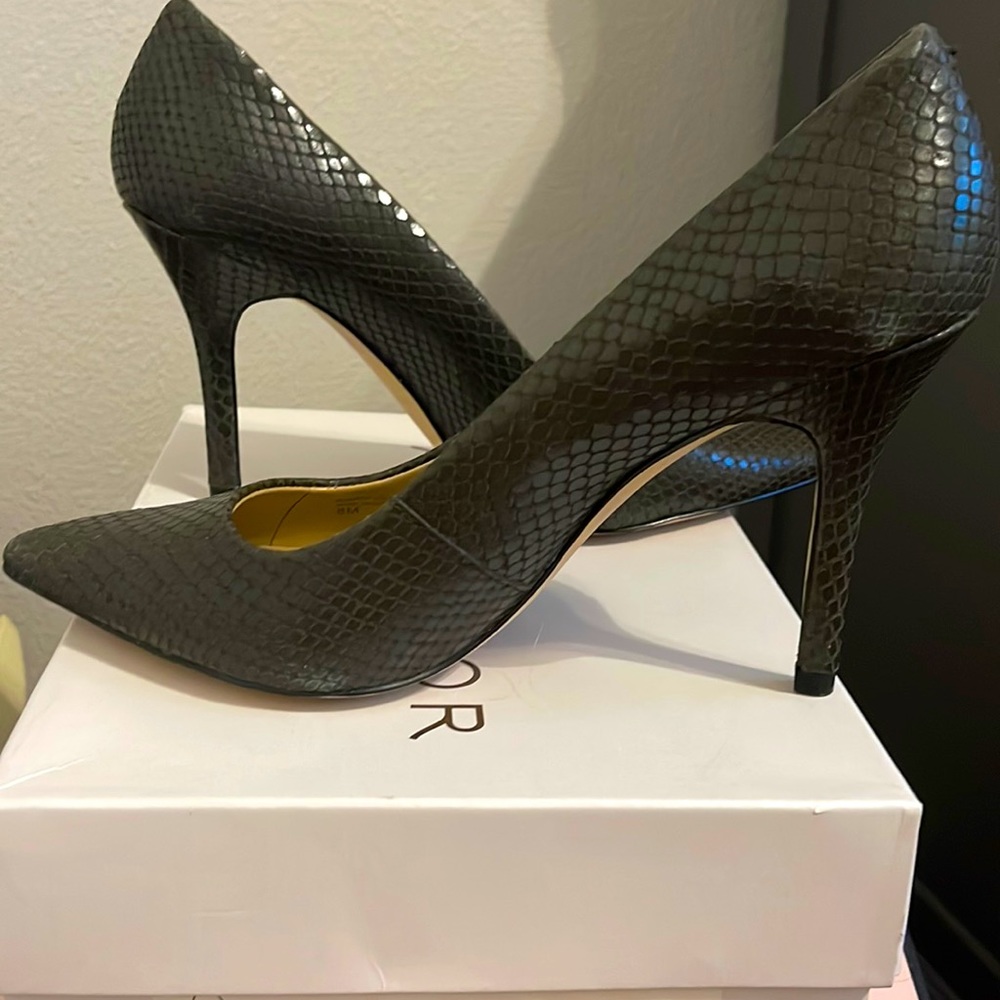 Ann Taylor Cynthia Exotic Pump